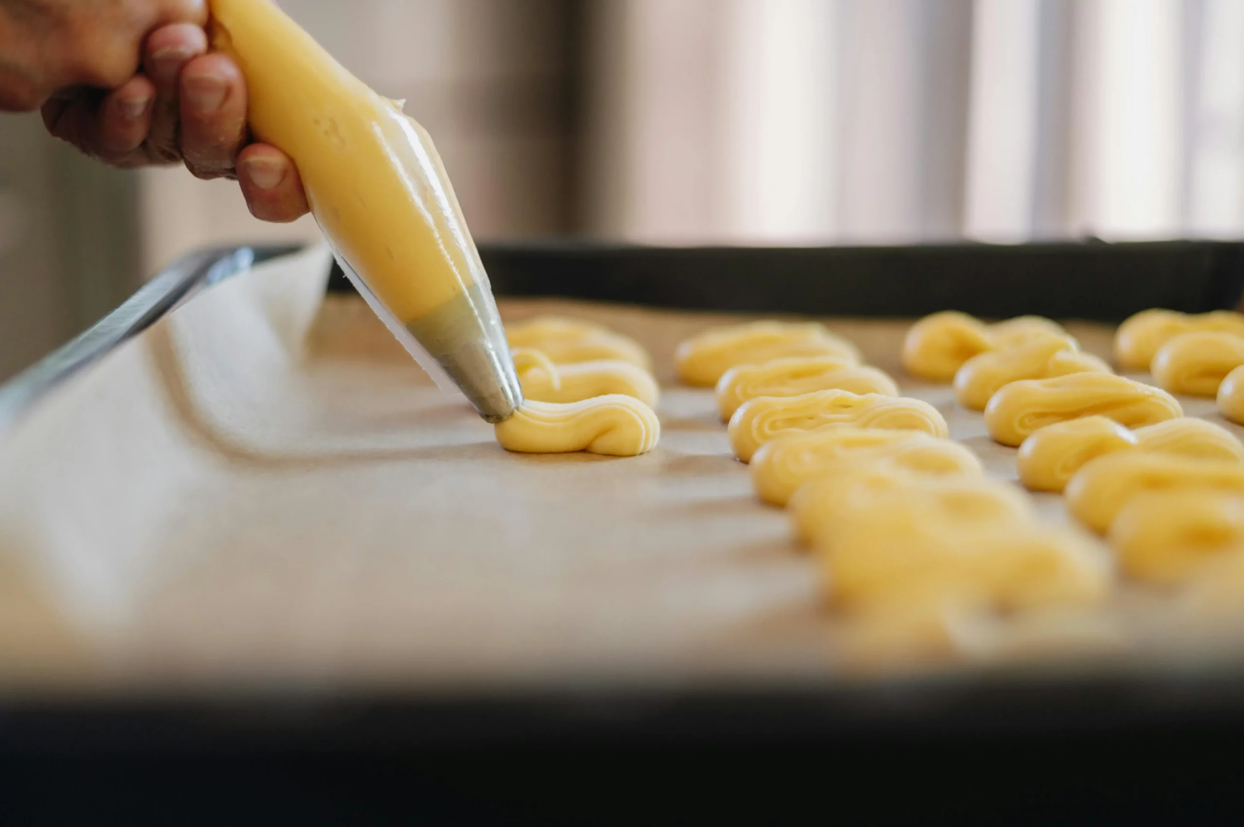 A person using baking paper for baking.